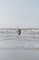 Kitesurfer in Noordwijk aan Zee | Pastelkleuren | Strand fotografie Nederland | Wall art | Fine art 