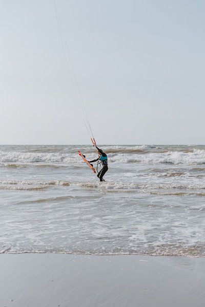 Kitesurfer in Noordwijk aan Zee | Pastellfarben | Strandfotografie Niederlande | Wandkunst | Kunstdr von Alblasfotografie
