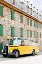 Oude gele postbus op de Furkapas in Zwitserland | Reisfotografie foto wall art print van Milou van Ham thumbnail