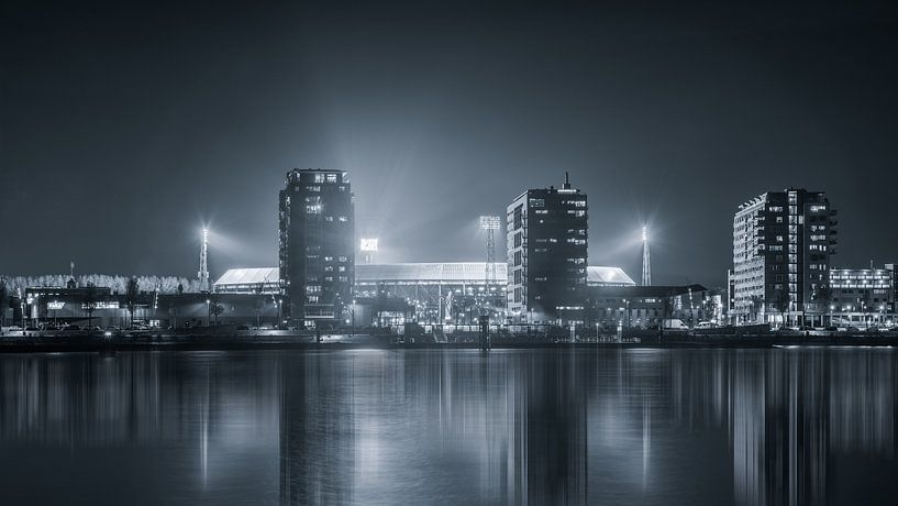 Feyenoord Stadion ‘de Kuip’ Zwartwit Panorama Reflected 16:9 van Niels Dam