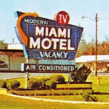 Modern TV - Miami Motel von Melanie Rijkers