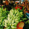 Marktleben in Vietnam: Frische Bananen und Begegnungen von NZME Photography