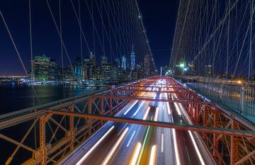 Le pont de Brooklyn en soirée (New York City) sur Marcel Kerdijk