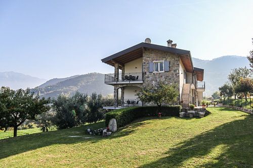 Maison dans les montagnes du lac de Garde