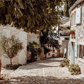 idyllische Straße in Südeuropa von Suzanne Fotografie