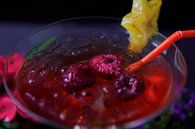 Rum trifft auf Zitrone Himbeere und Orange. Leckere und fruchtige Cocktails im Glas serviert von Babetts Bildergalerie Miniaturansicht