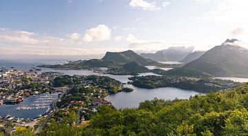 Svolvaer from the top of Floya by swc07