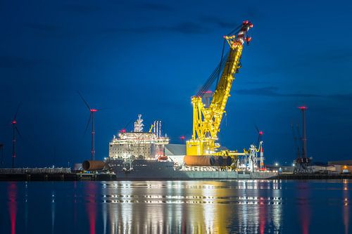 Les Alizés at night