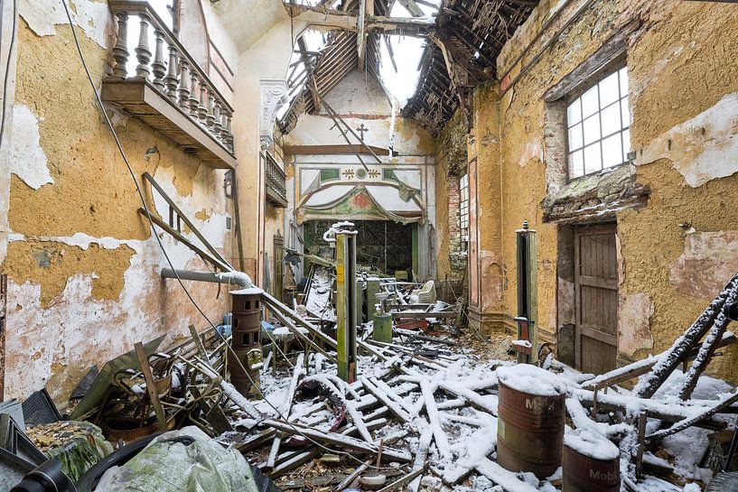 abandoned theatre by Ivana Luijten