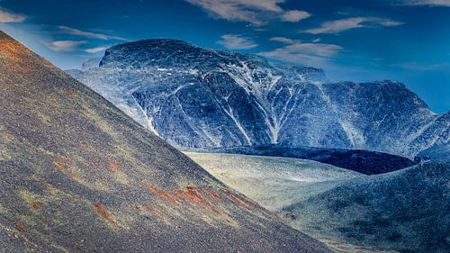 A view of the amazing and idyllic Norwegian landscape. Autumn picture of mountains and rivers.