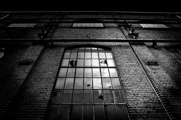 Oude fabriek (klassieke zwart-wit fotografie) van Rob Blok