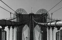 Die berühmte Brooklyn Bridge in der Morgensonne