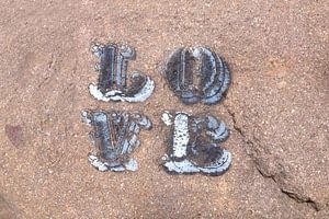Quatre lettres, une éternité