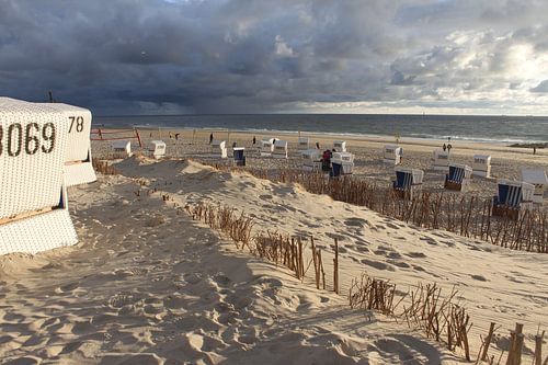 Sonne und Regenfront am Strand bei Westerland auf Sylt
