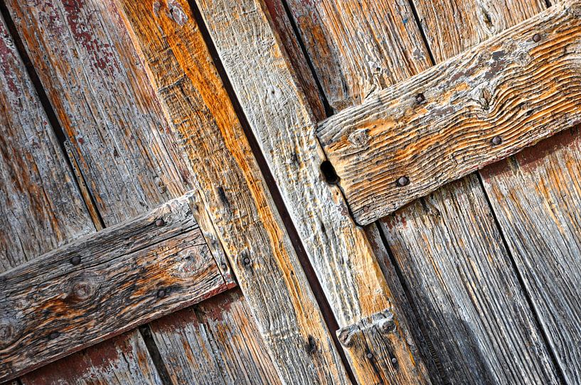 Une vieille porte usée par les intempéries par Wil Wijnen