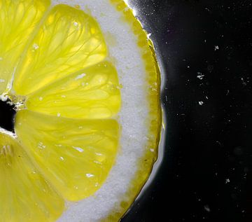 Le citron dans l'eau sur Nynke Altenburg
