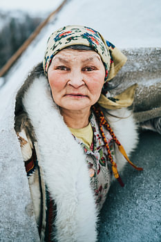Porträt einer Nenet-Frau in Sibirien