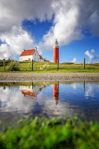 Leuchtturm von Texel mit Spiegelung.