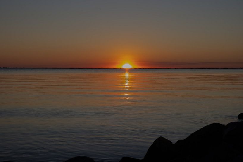 Zonsondergang smooth waters van Foto Studio Labie