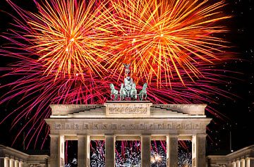 Feux d'artifice à la Porte de Brandebourg à Berlin