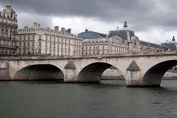 Brug over de seine in Parijs van Maurice de vries