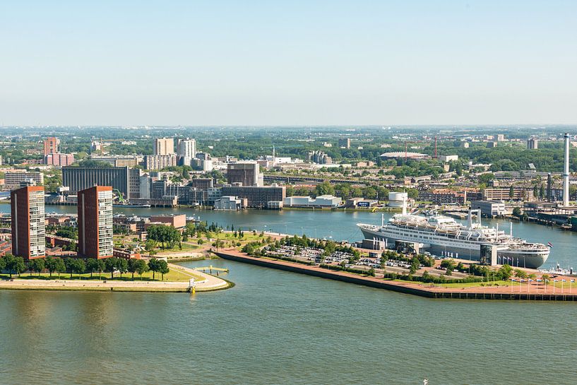 Zicht op Rotterdam vanaf de Euromast. by Brian Morgan