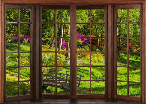 Blick aus einem Holzfenster