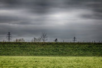 The lone cyclist by Karlo Bolder