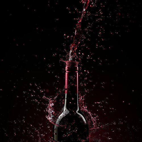 Rode wijn fles splash