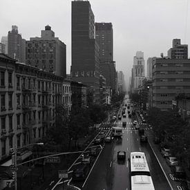 Regenachtige dag - 1st Avenue, New York City van Justin van Schaick