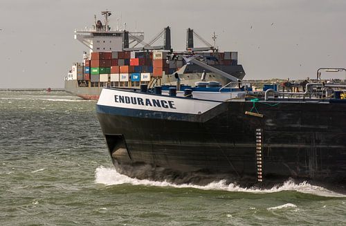 Schepen op koers bij Hoek van Holland