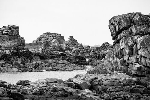 Huisje in de rotsen. van Karel Pops