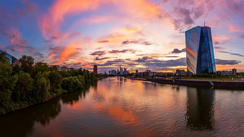 Frankfurt am Main - Skyline at sunset by Frank Herrmann