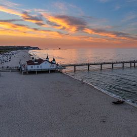 Pier op Ahlbeck strand bij zonsondergang van Markus Lange