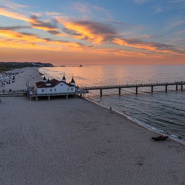 Seebrücke am Strand von Ahlbeck bei Sonnenuntergang von Markus Lange