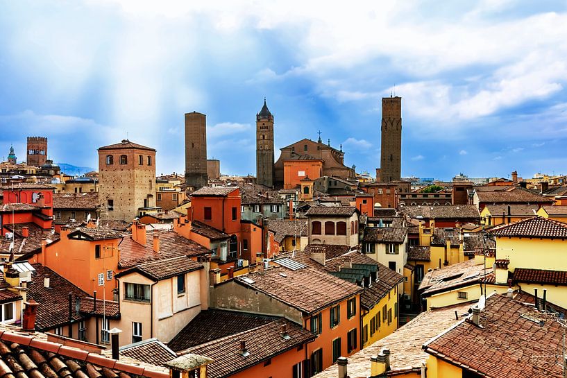 the old town centre of Bologna by Jürgen Wiesler