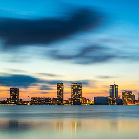 Avondfoto skyline Almere - 1 van Dennis Kuzee