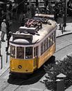 Oldtimer-Straßenbahn 28 in Lissabon von Lizanne van Spanje Miniaturansicht
