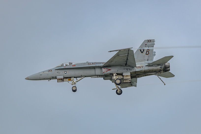 Schmutziger Pass U.S. Navy Boeing F/A-18C Hornet. von Jaap van den Berg