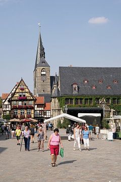Historische oude stad met de marktplaats van Quedlinburg van Heiko Kueverling