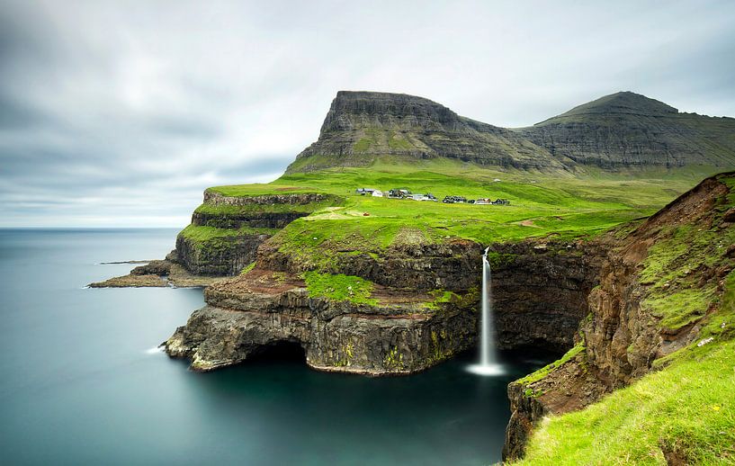 Gasadalur waterval, Faeröer eilanden van Sebastian Rollé - travel, nature & landscape photography