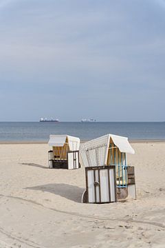 Strandstoelen op het strand van Ahlbeck aan de Oostzee van Heiko Kueverling