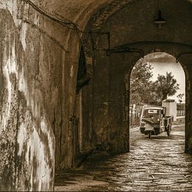 Piaggio Ape auf Procida Italien von Ron van der Stappen