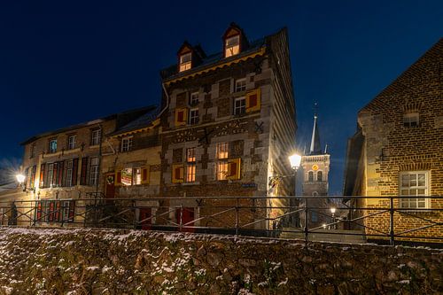 Elsloo in de avond in de winter met sneeuw