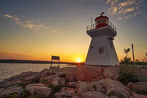 Coucher de soleil sur le phare de l'Ontario