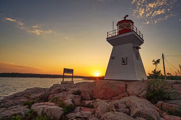 Sunset at Ontario lighthouse by Vivo Fotografie