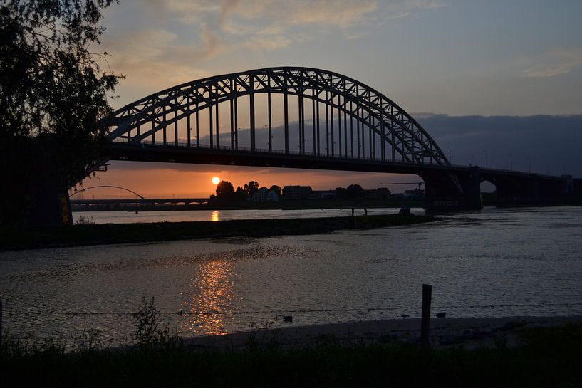 Zonsondergang onder de brug par N.E. images