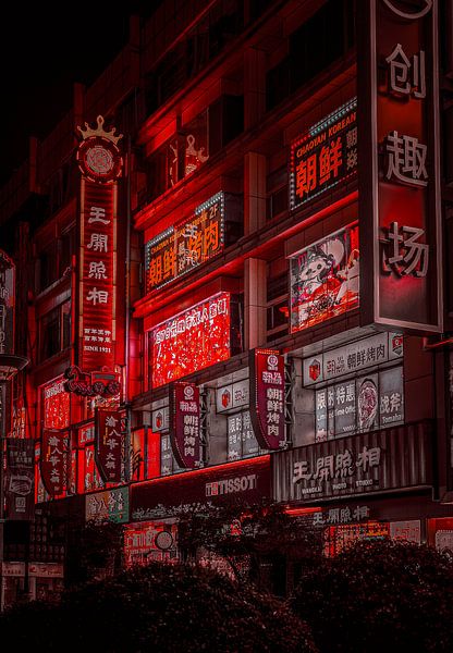 Under the crimson glow of neon lights van Marcel Bakker