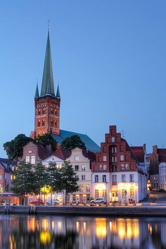 Petrikirche, Obertrave, Abenddämmerung, Altstadt, Lübeck, Deutschland