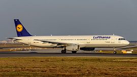 Lufthanse Airbus A321-200 passagiersvliegtuig. van Jaap van den Berg